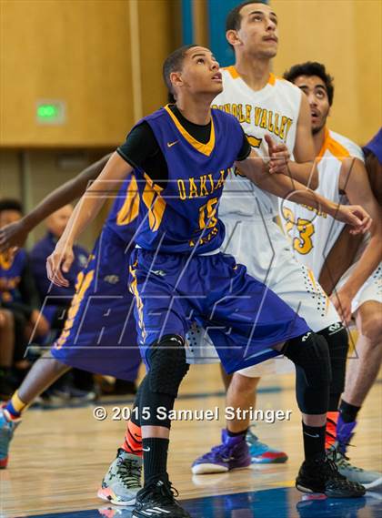 Thumbnail 3 in Oakland Tech vs. Pinole Valley (Frank Marymee Classic) photogallery.