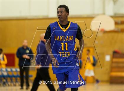 Thumbnail 2 in Oakland Tech vs. Pinole Valley (Frank Marymee Classic) photogallery.