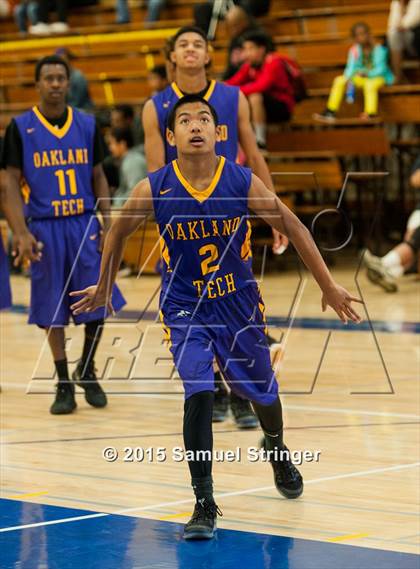 Thumbnail 3 in Oakland Tech vs. Pinole Valley (Frank Marymee Classic) photogallery.