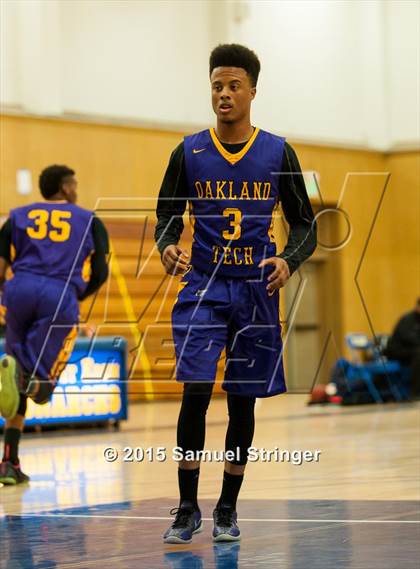 Thumbnail 2 in Oakland Tech vs. Pinole Valley (Frank Marymee Classic) photogallery.