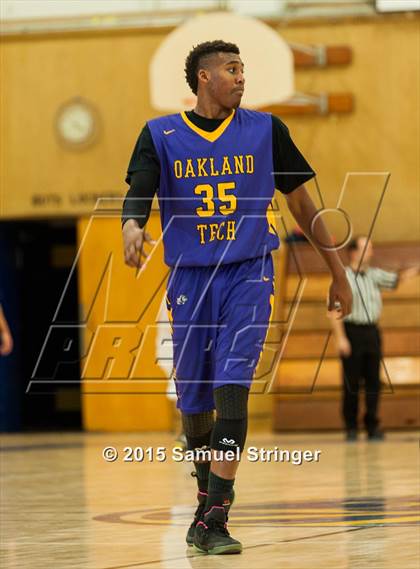 Thumbnail 1 in Oakland Tech vs. Pinole Valley (Frank Marymee Classic) photogallery.
