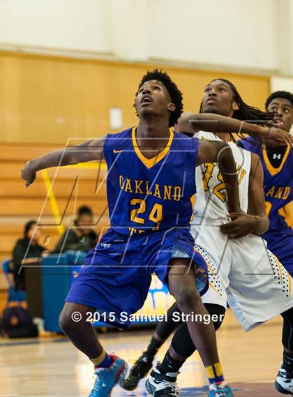 Thumbnail 1 in Oakland Tech vs. Pinole Valley (Frank Marymee Classic) photogallery.
