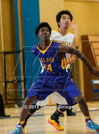 Thumbnail 3 in Oakland Tech vs. Pinole Valley (Frank Marymee Classic) photogallery.