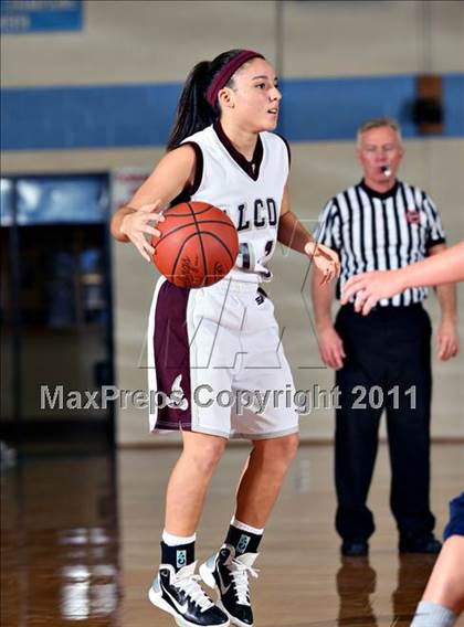 Thumbnail 1 in Alcoa vs Anderson County (Kroger Thanksgiving Classic) photogallery.