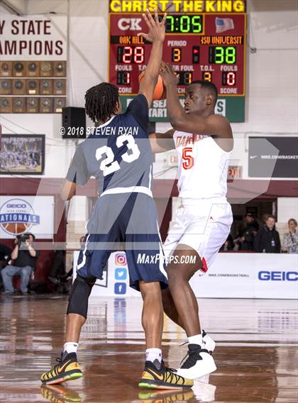 Thumbnail 1 in University vs. Oak Hill Academy (GEICO National Tournament Semifinal) photogallery.