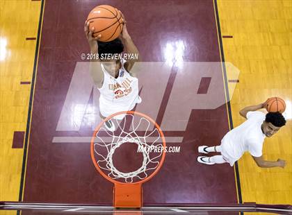 Thumbnail 3 in University vs. Oak Hill Academy (GEICO National Tournament Semifinal) photogallery.