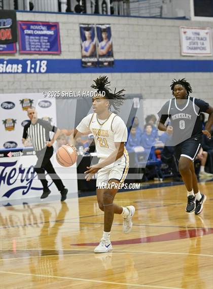 Thumbnail 2 in Winter Haven vs Berkeley Prep. (SunBash Tourney) photogallery.