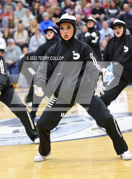 Thumbnail 2 in Layton Lancelles photogallery.