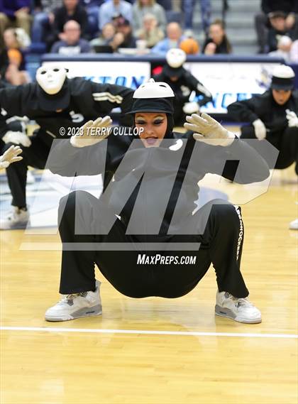 Thumbnail 2 in Layton Lancelles photogallery.