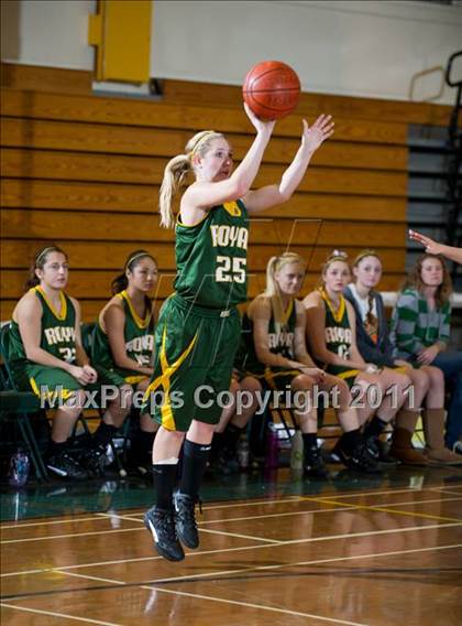Thumbnail 3 in St. Joseph vs Royal (Santa Barbara Tournament of Champions) photogallery.