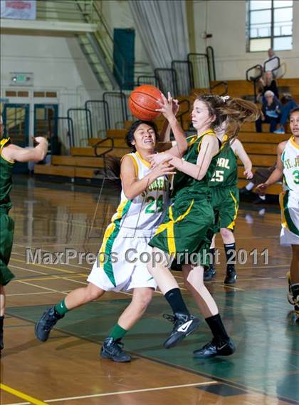 Thumbnail 2 in St. Joseph vs Royal (Santa Barbara Tournament of Champions) photogallery.