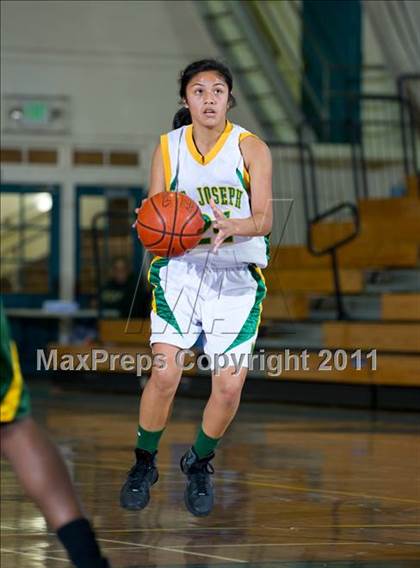 Thumbnail 1 in St. Joseph vs Royal (Santa Barbara Tournament of Champions) photogallery.