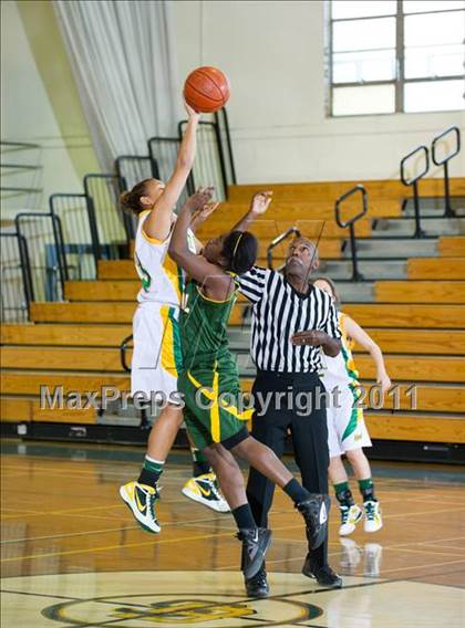 Thumbnail 1 in St. Joseph vs Royal (Santa Barbara Tournament of Champions) photogallery.