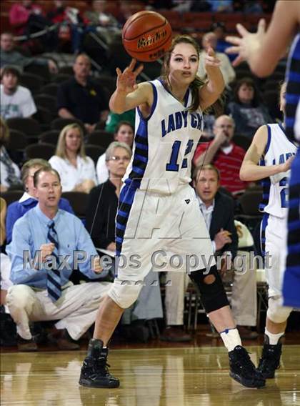Thumbnail 2 in Smyer vs. Muenster (UIL 1A Semifinal) photogallery.