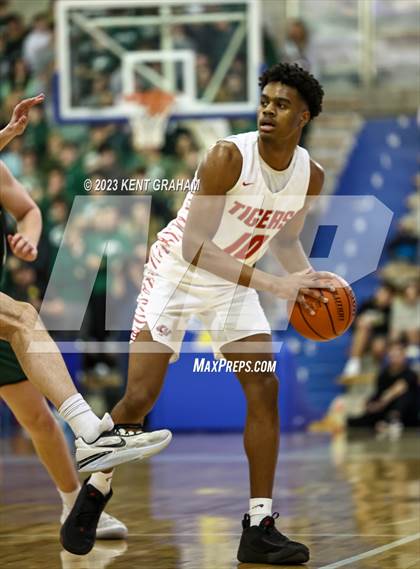 Thumbnail 2 in Zionsville vs Fishers (IHSAA 4A Sectional Semi Final) photogallery.