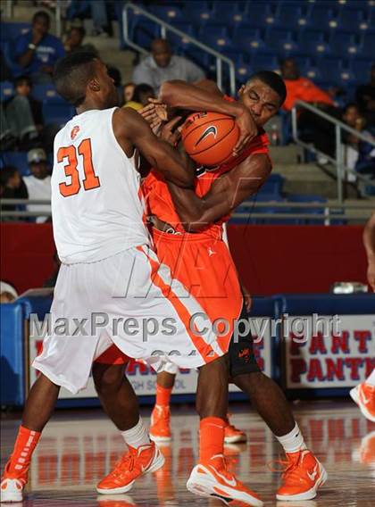 Thumbnail 1 in Washington vs. Douglass (Thanksgiving Hoopfest) photogallery.