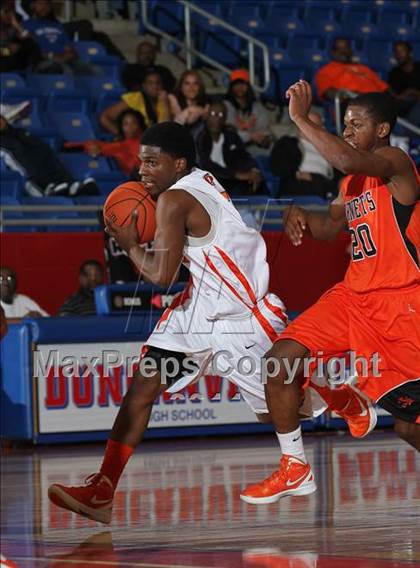 Thumbnail 1 in Washington vs. Douglass (Thanksgiving Hoopfest) photogallery.