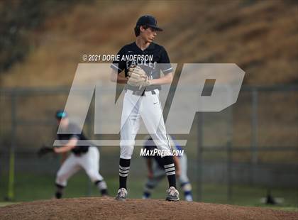 Thumbnail 1 in Del Campo @ Vista del Lago photogallery.