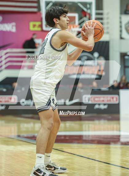 Thumbnail 1 in Gulliver Prep vs. Bishop Hendricken (Spalding Hoophall Classic) photogallery.