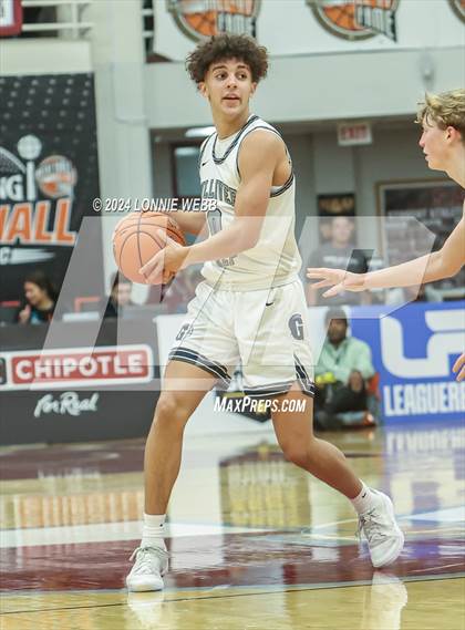 Thumbnail 2 in Gulliver Prep vs. Bishop Hendricken (Spalding Hoophall Classic) photogallery.