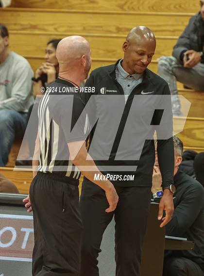 Thumbnail 3 in Gulliver Prep vs. Bishop Hendricken (Spalding Hoophall Classic) photogallery.