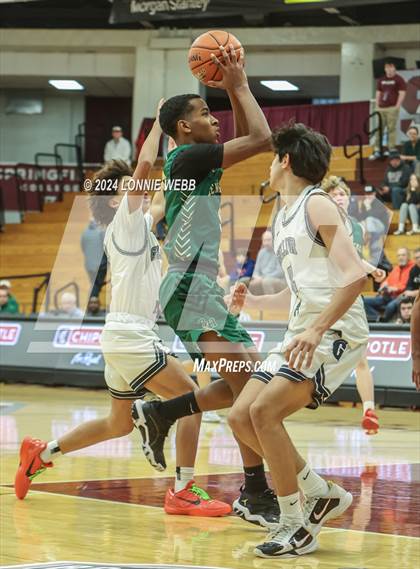 Thumbnail 2 in Gulliver Prep vs. Bishop Hendricken (Spalding Hoophall Classic) photogallery.