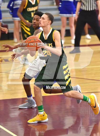 Thumbnail 2 in Federal Way vs Kentridge (WIAA District 3 Playoff) photogallery.