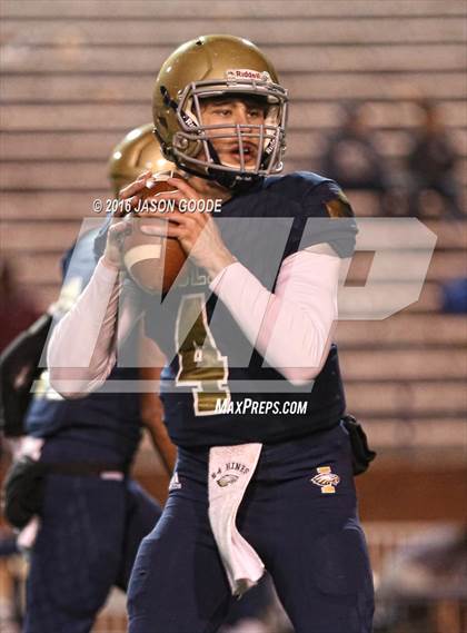 Thumbnail 2 in Farragut vs. Independence (TSSAA Division I Class 5A Final) photogallery.