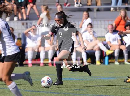 Thumbnail 2 in Farmington vs. Davis (UHSAA 6A Final) photogallery.