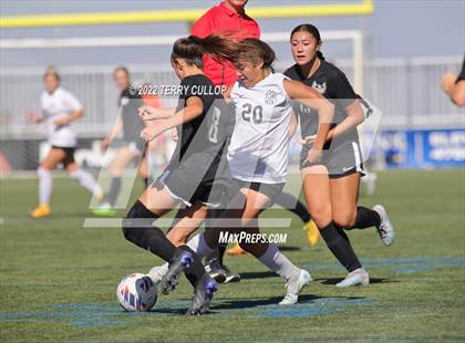 Thumbnail 1 in Farmington vs. Davis (UHSAA 6A Final) photogallery.