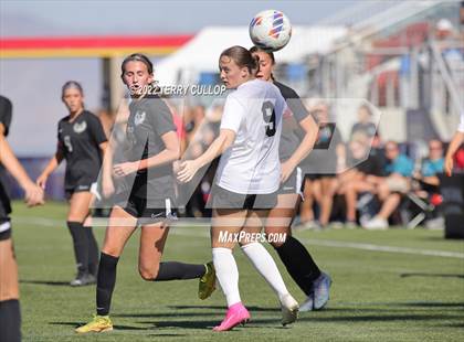 Thumbnail 2 in Farmington vs. Davis (UHSAA 6A Final) photogallery.