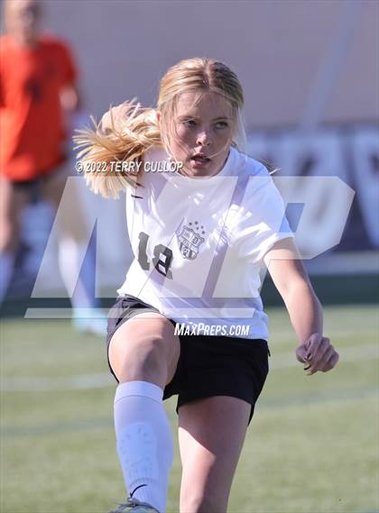 Thumbnail 1 in Farmington vs. Davis (UHSAA 6A Final) photogallery.