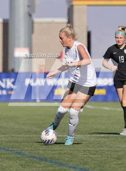 Thumbnail 3 in Farmington vs. Davis (UHSAA 6A Final) photogallery.