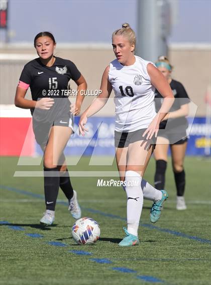 Thumbnail 2 in Farmington vs. Davis (UHSAA 6A Final) photogallery.