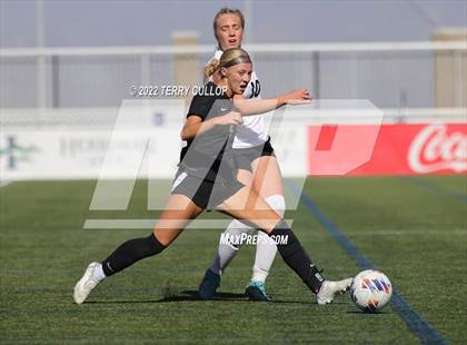 Thumbnail 3 in Farmington vs. Davis (UHSAA 6A Final) photogallery.