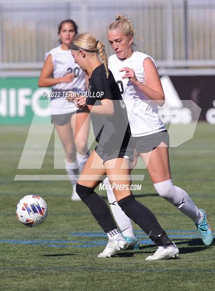 Thumbnail 2 in Farmington vs. Davis (UHSAA 6A Final) photogallery.