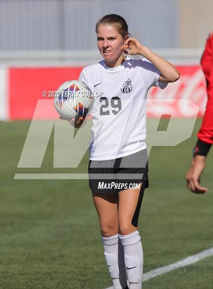 Thumbnail 2 in Farmington vs. Davis (UHSAA 6A Final) photogallery.