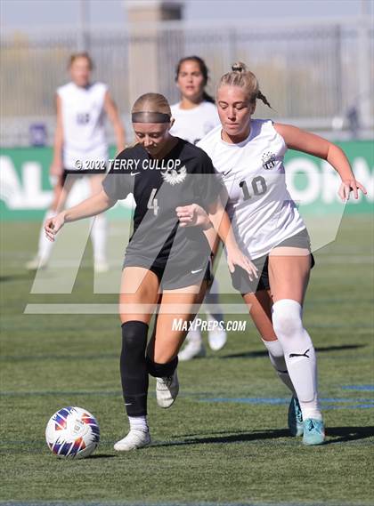 Thumbnail 2 in Farmington vs. Davis (UHSAA 6A Final) photogallery.