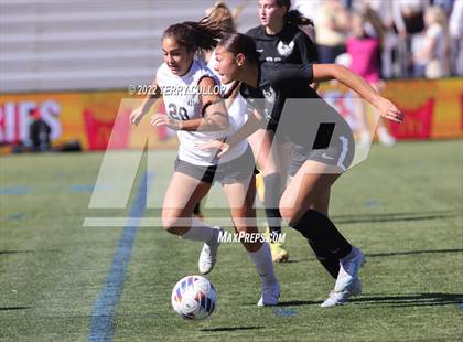 Thumbnail 1 in Farmington vs. Davis (UHSAA 6A Final) photogallery.