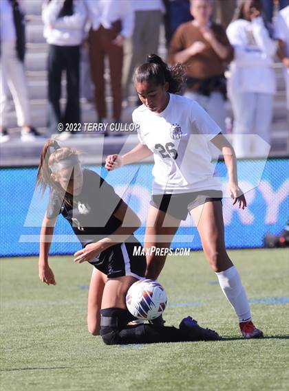 Thumbnail 3 in Farmington vs. Davis (UHSAA 6A Final) photogallery.