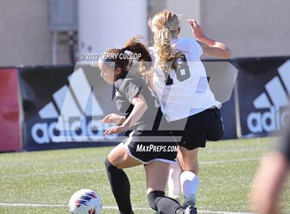 Thumbnail 2 in Farmington vs. Davis (UHSAA 6A Final) photogallery.