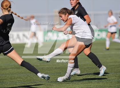 Thumbnail 2 in Farmington vs. Davis (UHSAA 6A Final) photogallery.