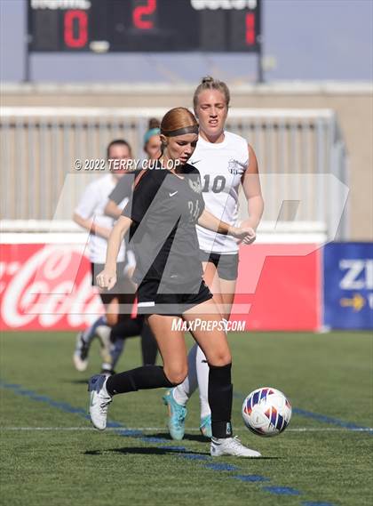 Thumbnail 2 in Farmington vs. Davis (UHSAA 6A Final) photogallery.