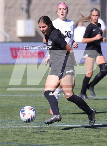 Thumbnail 2 in Farmington vs. Davis (UHSAA 6A Final) photogallery.