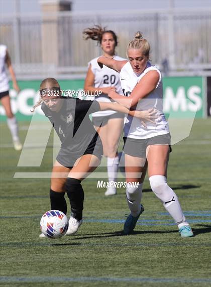 Thumbnail 1 in Farmington vs. Davis (UHSAA 6A Final) photogallery.