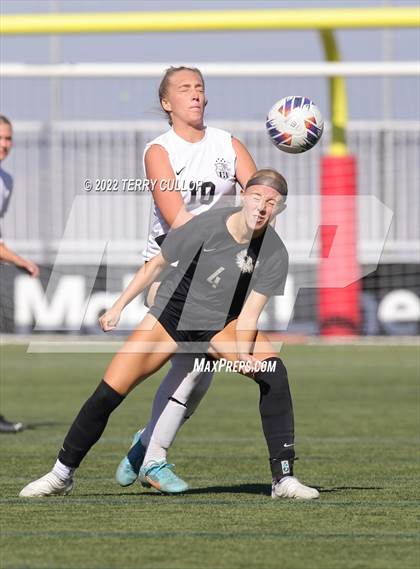 Thumbnail 1 in Farmington vs. Davis (UHSAA 6A Final) photogallery.