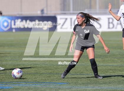 Thumbnail 1 in Farmington vs. Davis (UHSAA 6A Final) photogallery.