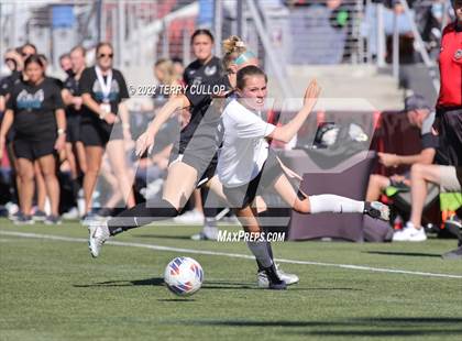 Thumbnail 2 in Farmington vs. Davis (UHSAA 6A Final) photogallery.