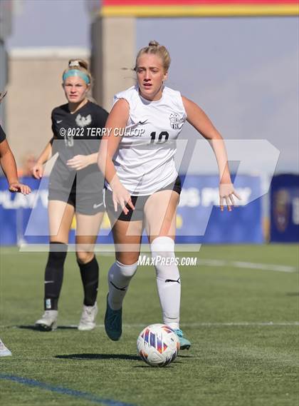 Thumbnail 2 in Farmington vs. Davis (UHSAA 6A Final) photogallery.