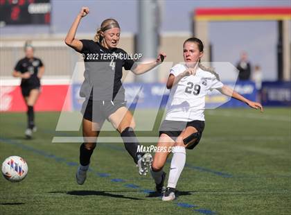Thumbnail 2 in Farmington vs. Davis (UHSAA 6A Final) photogallery.